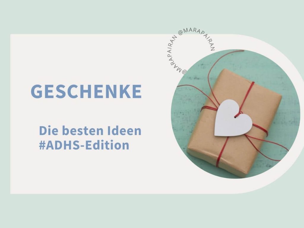 Text: Geschenke - Die besten Ideen #ADHS-Edition. Rechts ist ein kleines Bild von einem in Packpapier eingepackten Geschenk, das mit einem roten Band umwickelt ist